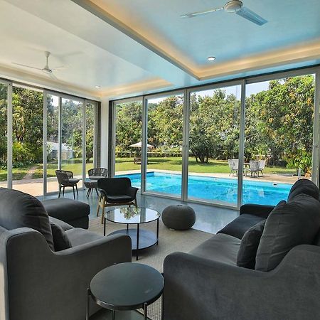 Twilight Grove By Stayvista - Pool- View Villa With Manicured Lawn, Contemporary Interiors & Home Theatre Karjat Ngoại thất bức ảnh