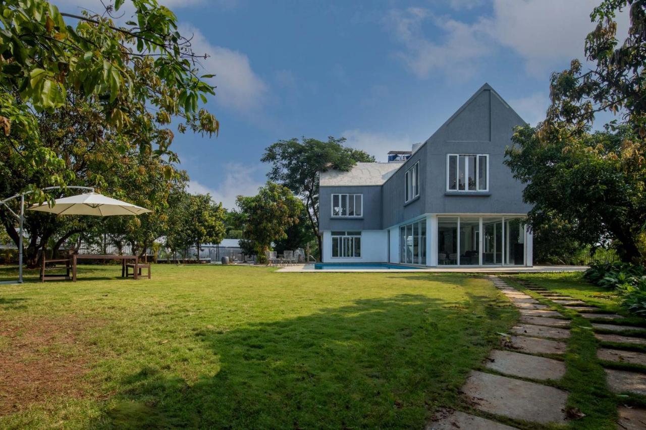 Twilight Grove By Stayvista - Pool- View Villa With Manicured Lawn, Contemporary Interiors & Home Theatre Karjat Ngoại thất bức ảnh