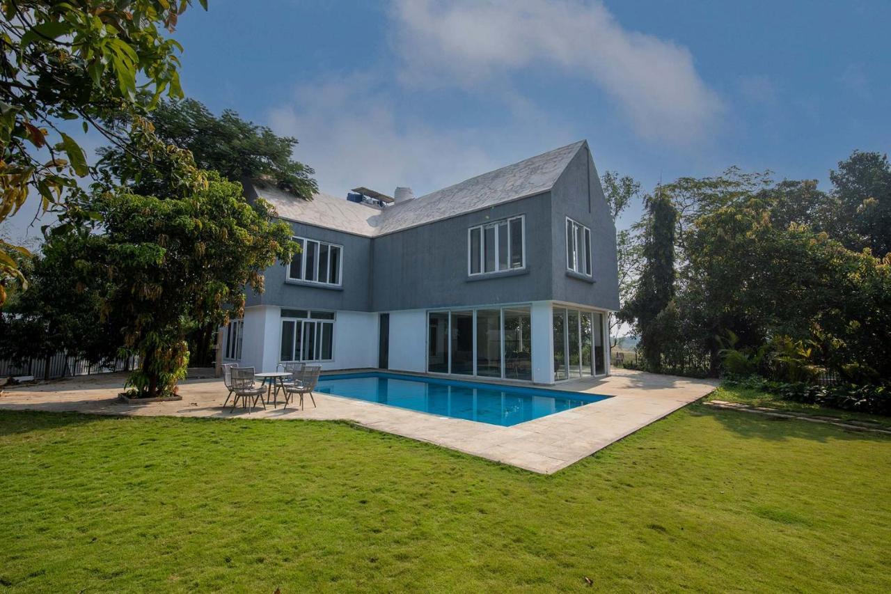 Twilight Grove By Stayvista - Pool- View Villa With Manicured Lawn, Contemporary Interiors & Home Theatre Karjat Ngoại thất bức ảnh