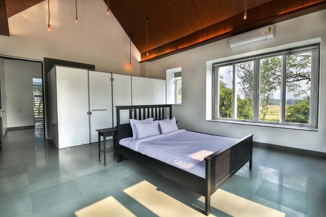 Twilight Grove By Stayvista - Pool- View Villa With Manicured Lawn, Contemporary Interiors & Home Theatre Karjat Ngoại thất bức ảnh