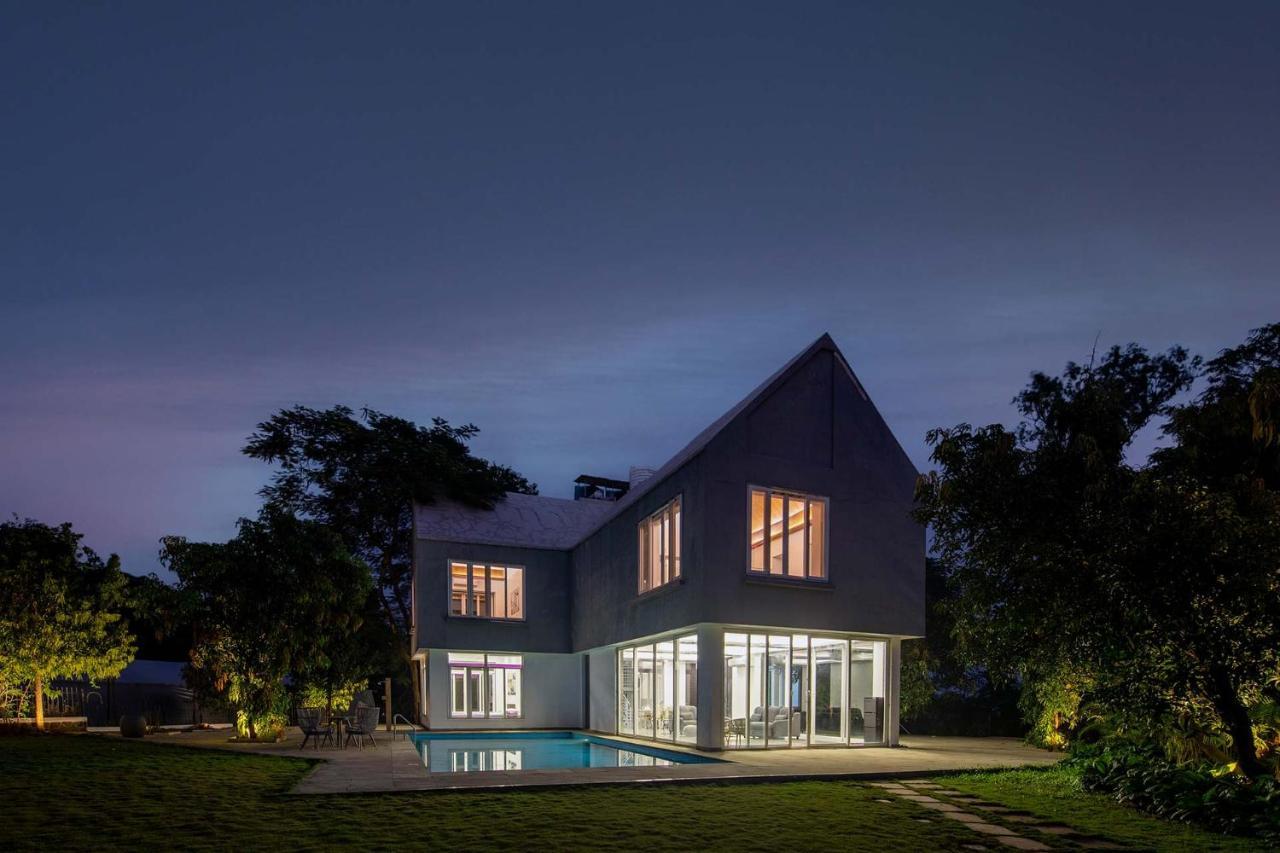 Twilight Grove By Stayvista - Pool- View Villa With Manicured Lawn, Contemporary Interiors & Home Theatre Karjat Ngoại thất bức ảnh