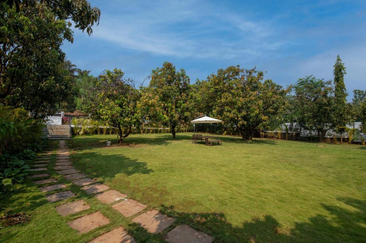 Twilight Grove By Stayvista - Pool- View Villa With Manicured Lawn, Contemporary Interiors & Home Theatre Karjat Ngoại thất bức ảnh