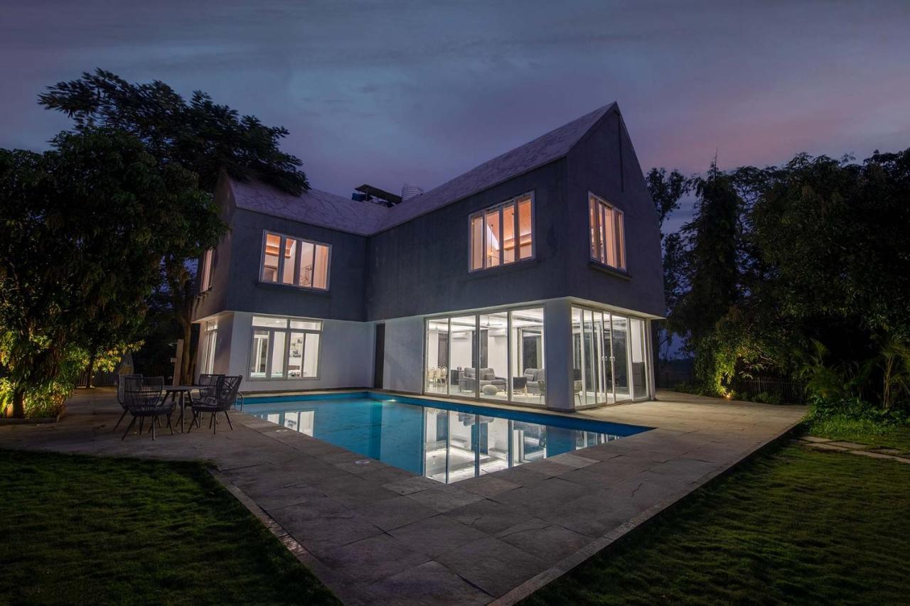 Twilight Grove By Stayvista - Pool- View Villa With Manicured Lawn, Contemporary Interiors & Home Theatre Karjat Ngoại thất bức ảnh
