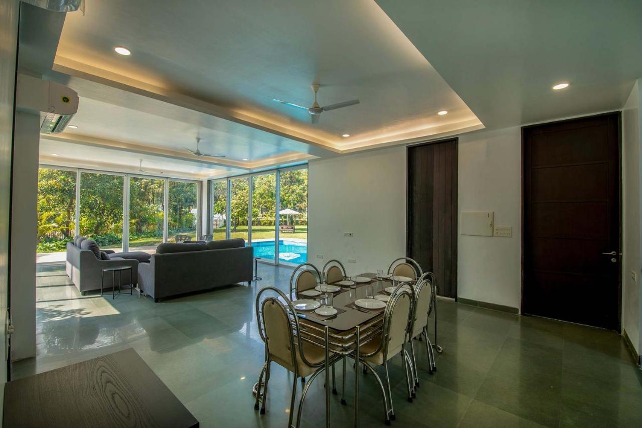 Twilight Grove By Stayvista - Pool- View Villa With Manicured Lawn, Contemporary Interiors & Home Theatre Karjat Ngoại thất bức ảnh