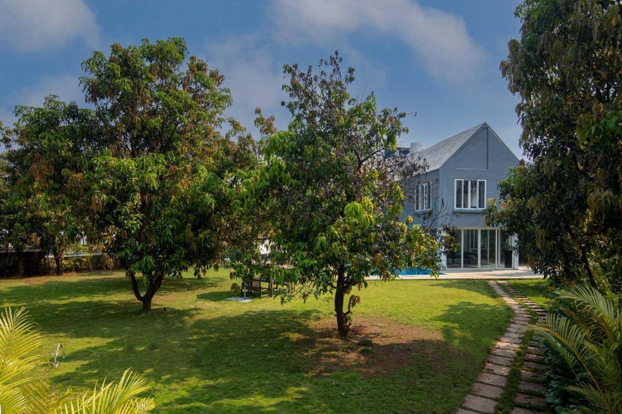Twilight Grove By Stayvista - Pool- View Villa With Manicured Lawn, Contemporary Interiors & Home Theatre Karjat Ngoại thất bức ảnh